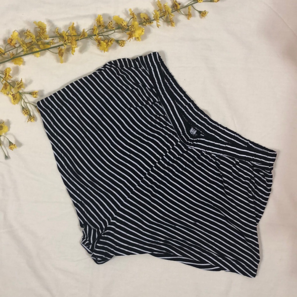 Nwt Divided H&M Basic Short Size: Small & Medium